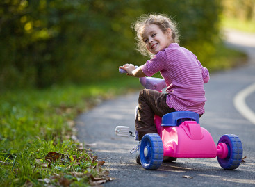 12 разлога зашто је боље да ваше дете има мање играчака