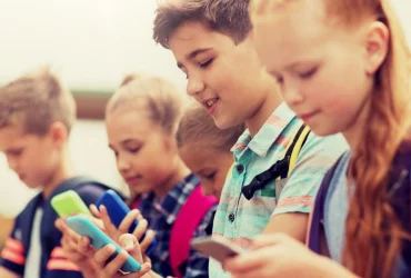 deca-učenici-mobilni-telefoni-škola-zabrana-telefona