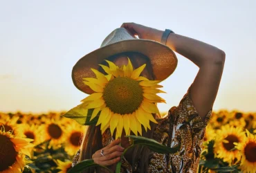 devojka-suncokret-svetlost